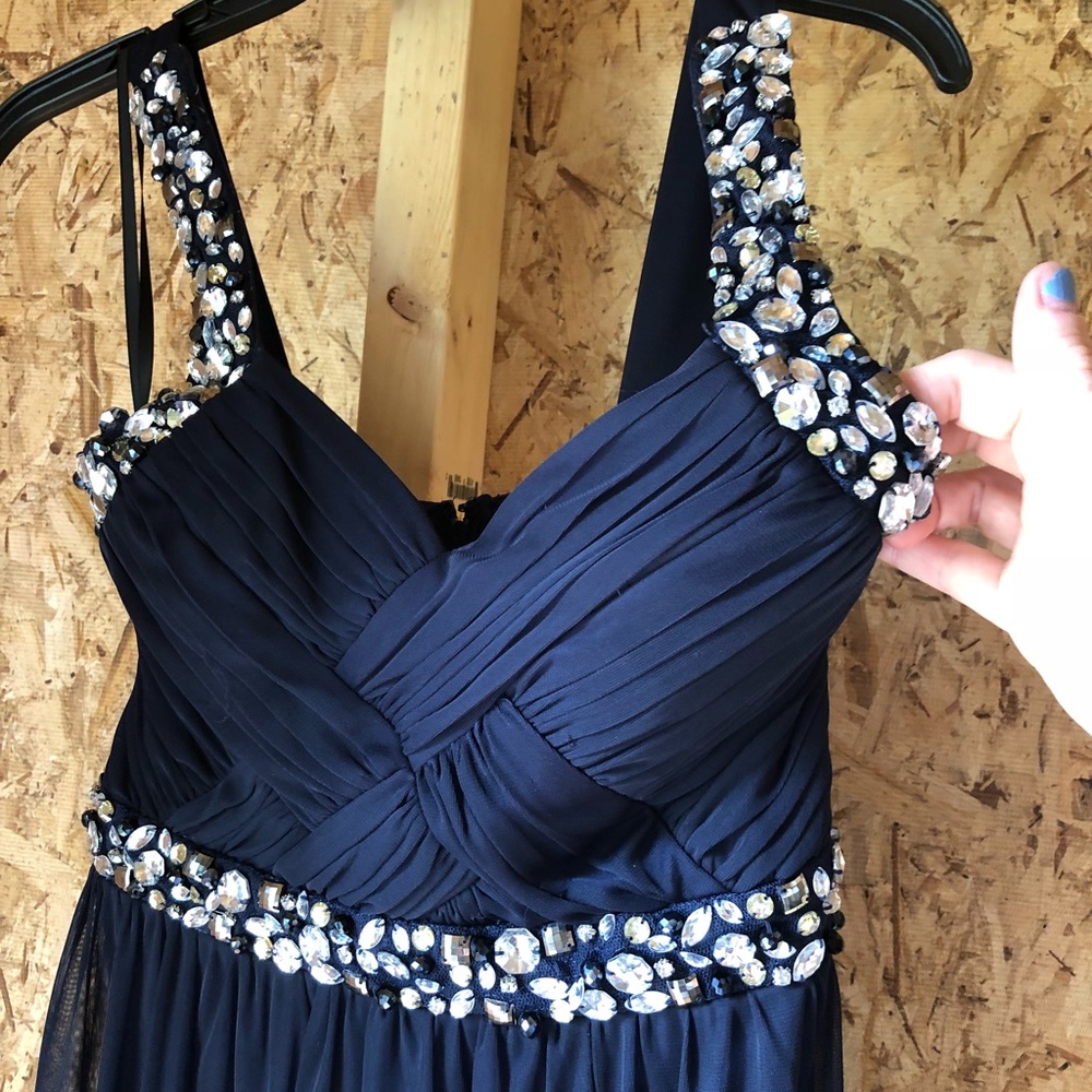 Formal Dress - Picture 2 of 5